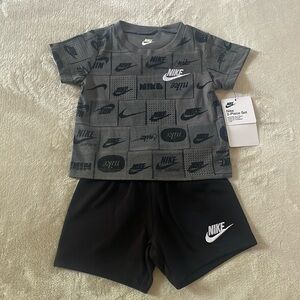NEW! NIKE 2-PIECE SHORT AND T-SHIRT SET. SIZE 12 MONTHS. BOYS.